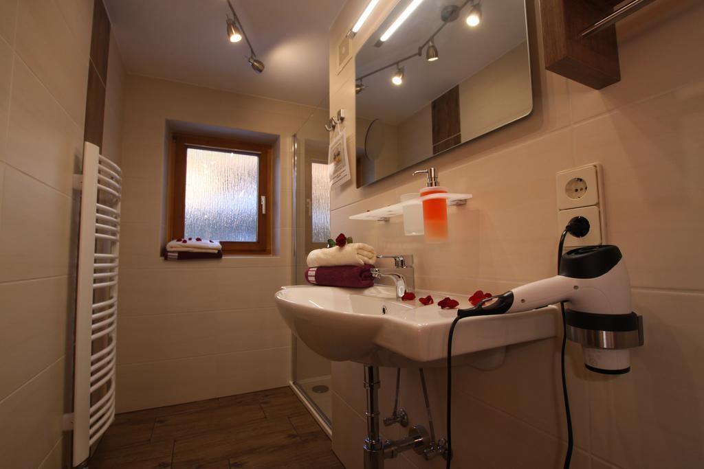 One-Bedroom Apartment,370823791:JPEG